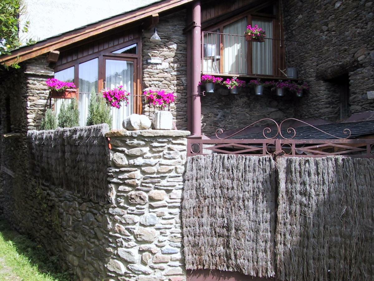 Villa La Llupia Isavarre Exterior foto